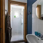 Cosy Nock ! Little Gem At Center With Large Terrace ! *
