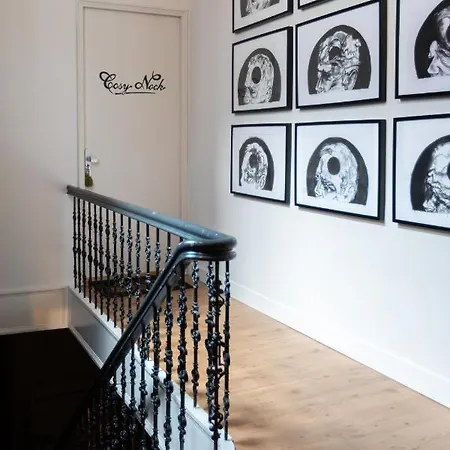 Cosy Nock ! Little Gem At Center With Large Terrace !