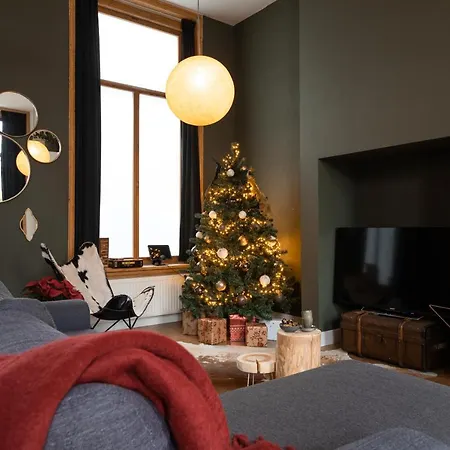 Cosy Nock ! Little Gem At Center With Large Terrace !