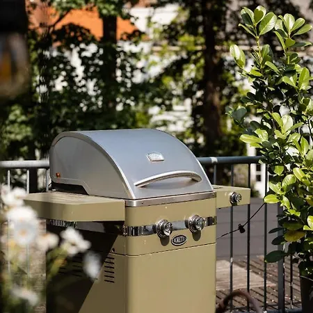 Cosy Nock ! Little Gem At Center With Large Terrace ! *