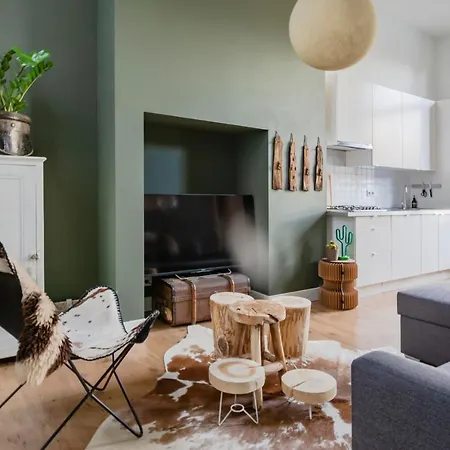 Cosy Nock ! Little Gem At Center With Large Terrace !