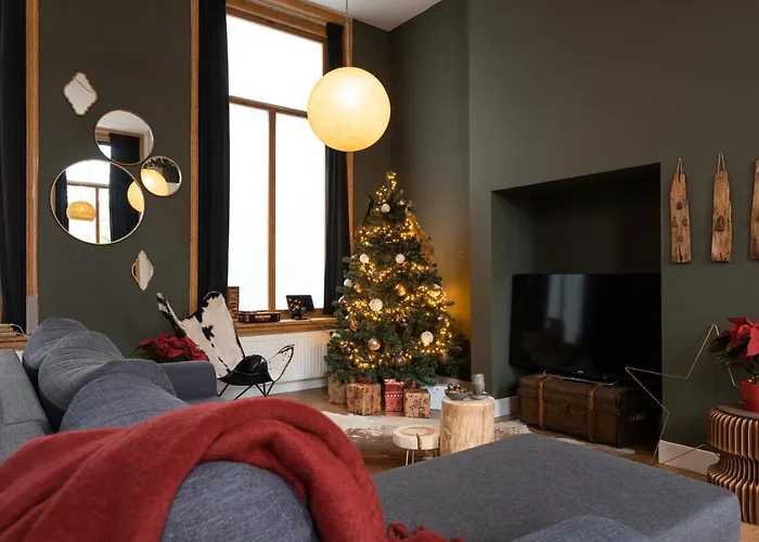 Cosy Nock ! Little Gem At Center With Large Terrace !