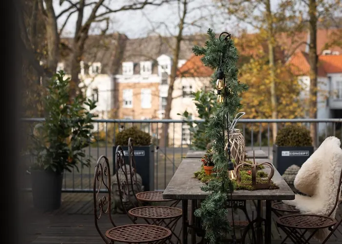 Cosy Nock ! Little Gem At Center With Large Terrace !