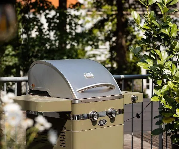 Cosy Nock ! Little Gem At Center With Large Terrace ! *