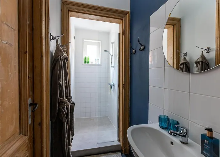 Cosy Nock ! Little Gem At Center With Large Terrace ! *