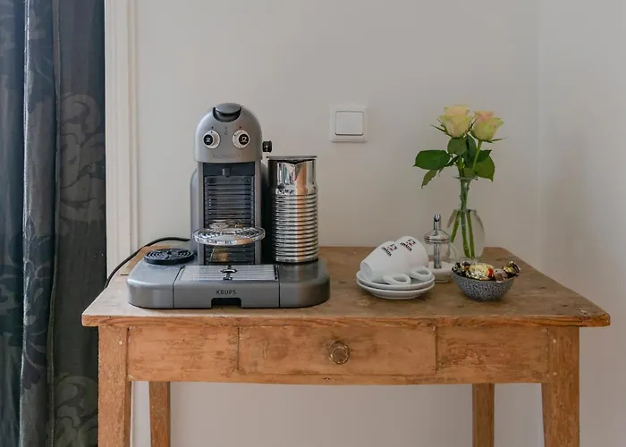 Cosy Nock ! Little Gem At Center With Large Terrace ! *