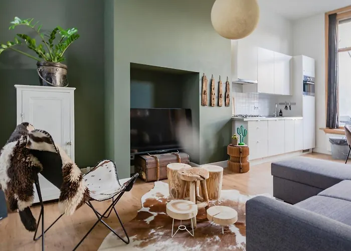 Cosy Nock ! Little Gem At Center With Large Terrace !