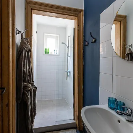 Cosy Nock ! Little Gem At Center With Large Terrace ! *
